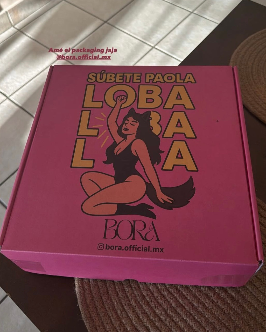Clienta Bora con su disfraz